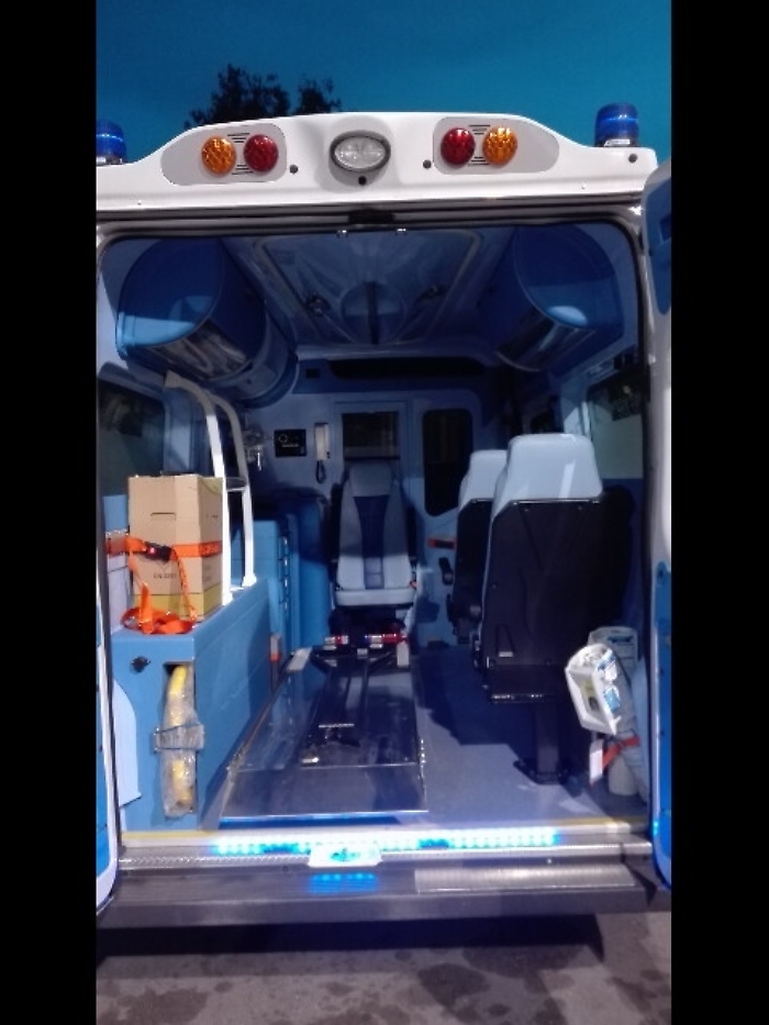 Non si ferma posto blocco, ferito da Cc