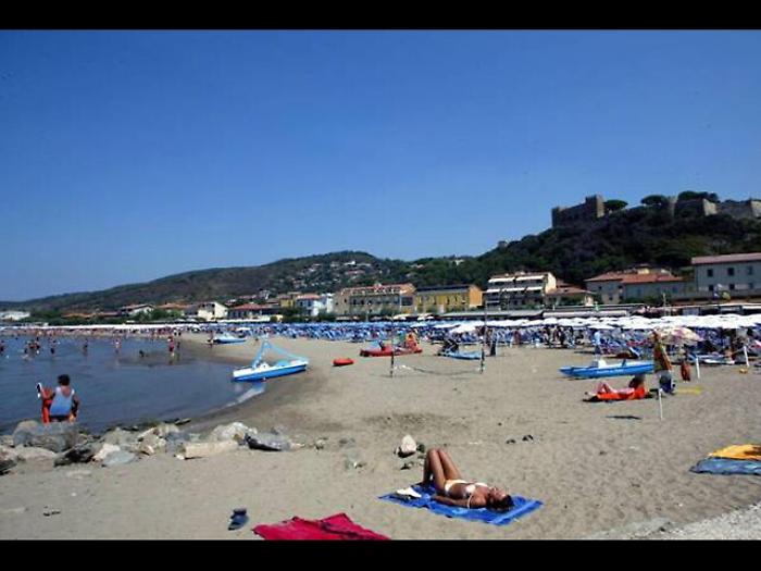 Colpito da cassonetto, sospettato minore