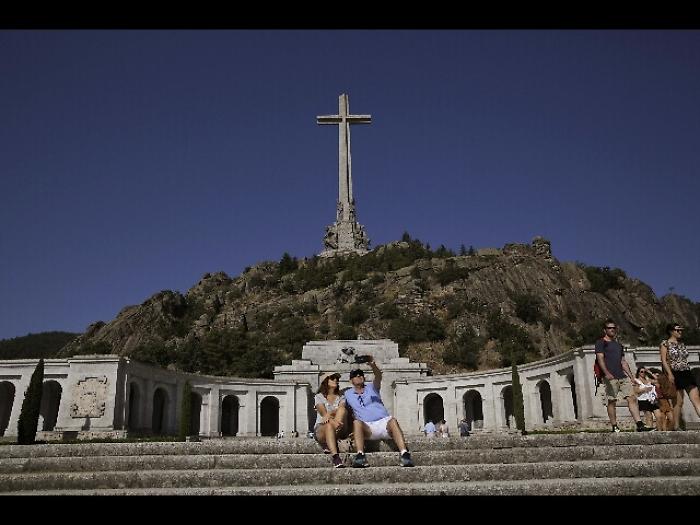 Spagna: sospesa riesumazione Franco