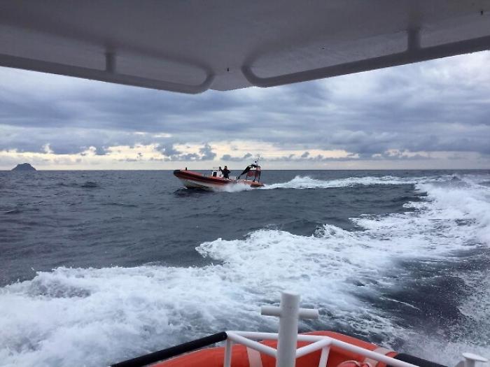 Naufragio migranti: ricerche senza sosta