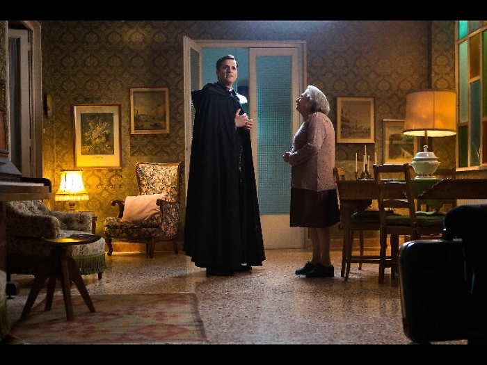 Tonno spiaggiato, Matano da black comedy