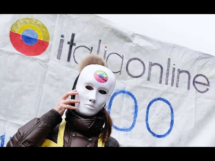 Italiaonline, licenziamenti congelati