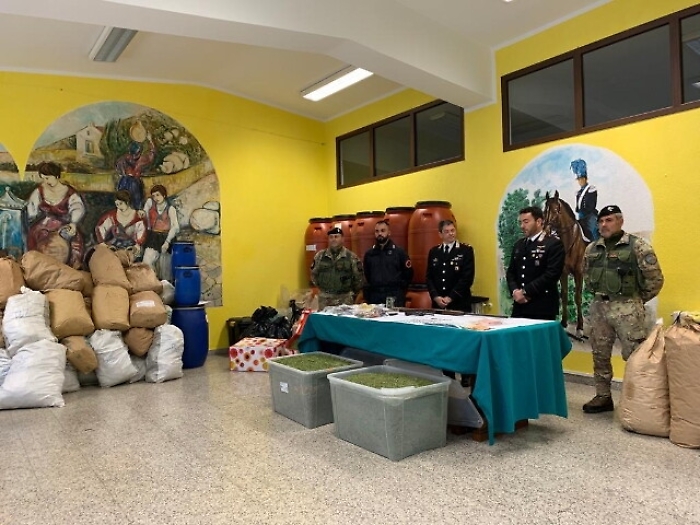 Droga per 3mln ed esplosivo, 3 arresti