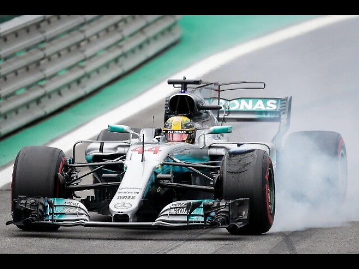F1: incidente Hamilton, fuori qualifiche