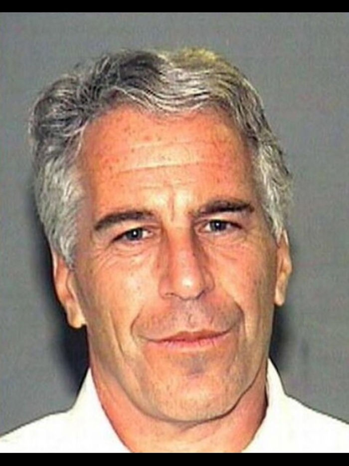 Molestie, processo Epstein tra un anno