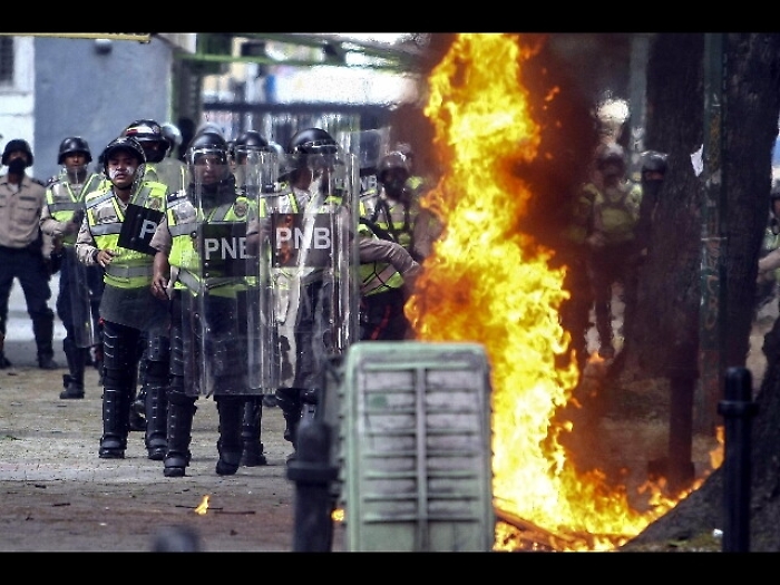 Almeno 10 morti ieri notte a Caracas