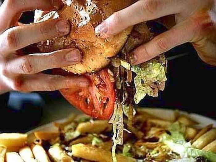 Salute: stress e dieta errata, disturbi intestinali per quasi 9 italiani su 10