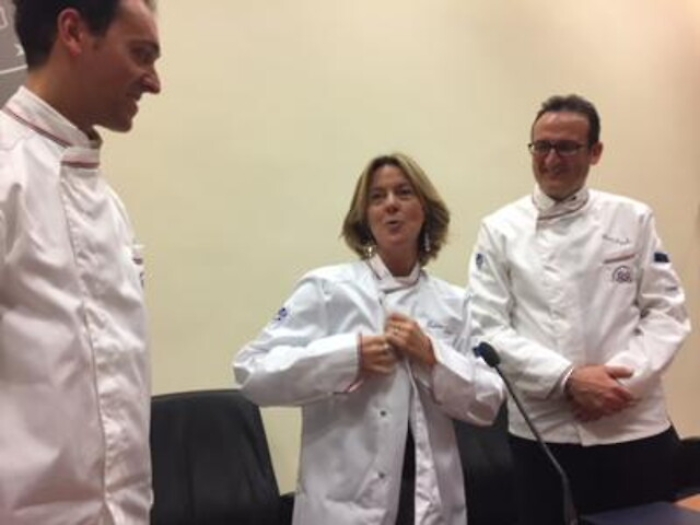 Alimentazione: Lorenzin firma intesa con FederCuochi, educare a cibo sano
