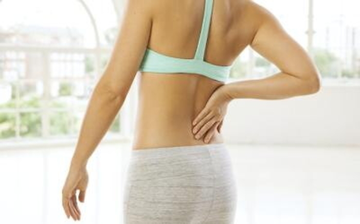 Estate: mal di schiena in vacanza, 10 consigli per batterlo