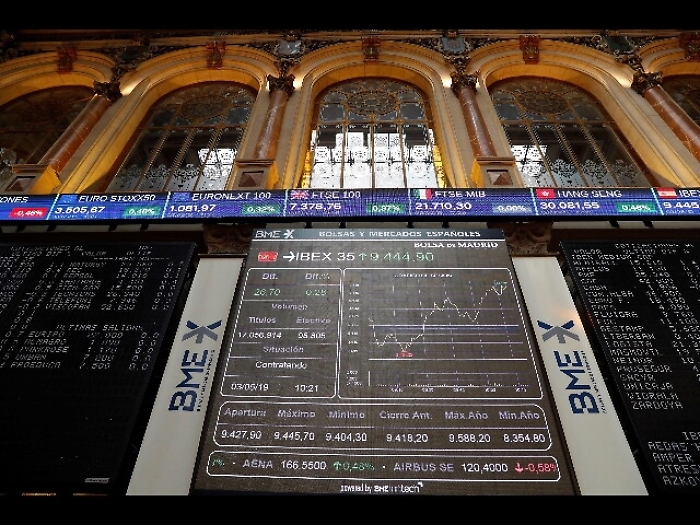 Spread chiude in rialzo a 273 punti