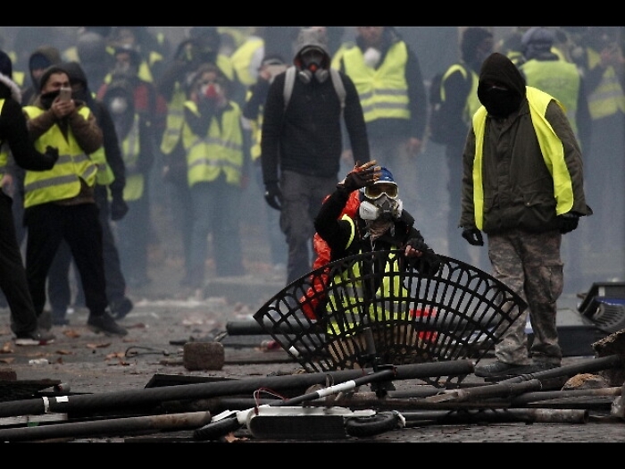 Gilet gialli: 72% sostiene movimento