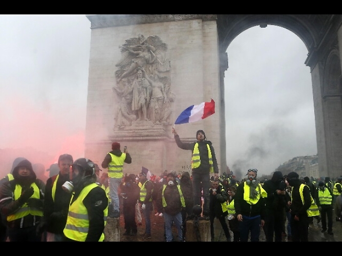 I gilet gialli: il governo si dimetta