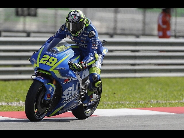 Iannone, io e Belen una coppia normale