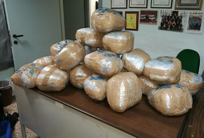 Droga sull'asse Sicilia-Basilicata: 16 arresti 
