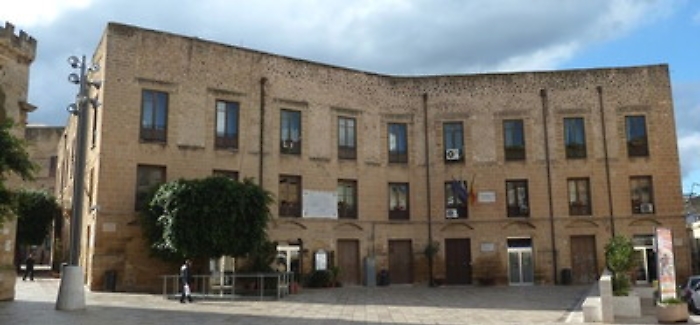 Castelvetrano, dipendente comunale sospeso presenzia a gara d'appalto