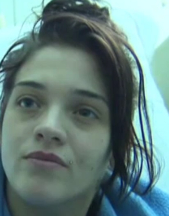 D&agrave; fuoco ad ex, gravi indizi per l'aggressore e in ospedale volano schiaffi tra Ylenia e la madre