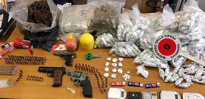 Catania, a San Cristoforo scoperto un deposito di armi e droga