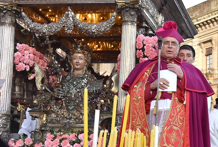 &laquo;La processione come la vita, fatta di fermate e di riprese&raquo;