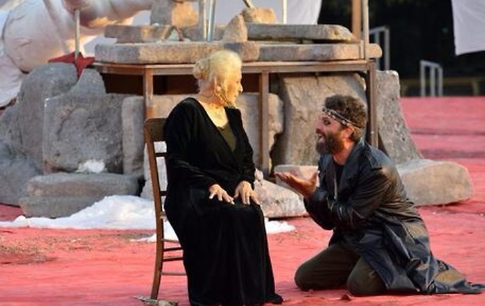 Isa Danieli punta di diamante in "Le Fenicie"