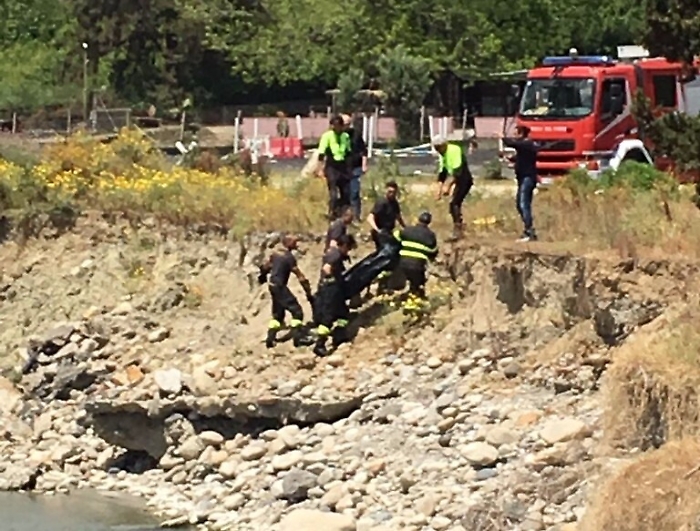 Cadavere di un uomo nel fiume Alcantara, forse turista straniero