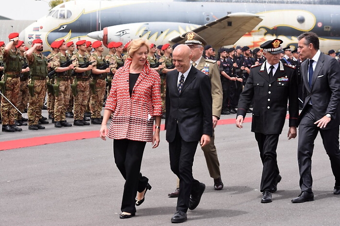 Ministri Pinotti e Minniti ad inaugurazione Squadrone "Cacciatori di Sicilia"