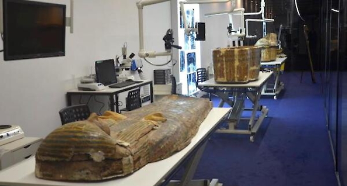 Sei sarcofaci egizi esposti a Siracusa con restauro "open"