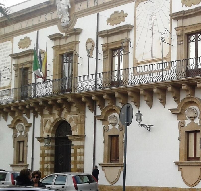 Cittadinanza a chi non ne aveva diritto, arrestati anche impiegati di  Comuni di Augusta e Floridia