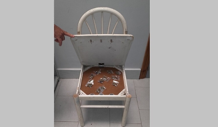 Librino, la droga era nascosta in un doppio fondo della sedia