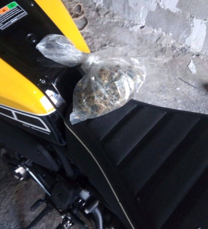 Giarre, moto rubate e droga in garage abusivi