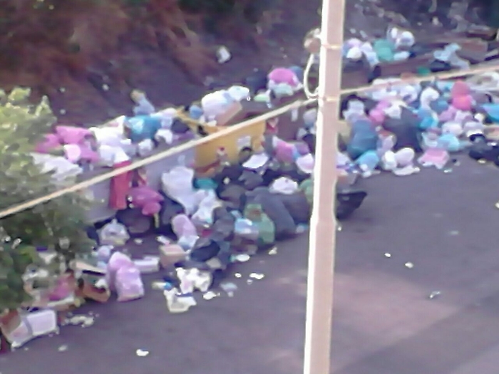 Via Borgese a Catania: la discarica infinita e l'esasperazione di abitanti e operatori ecologici