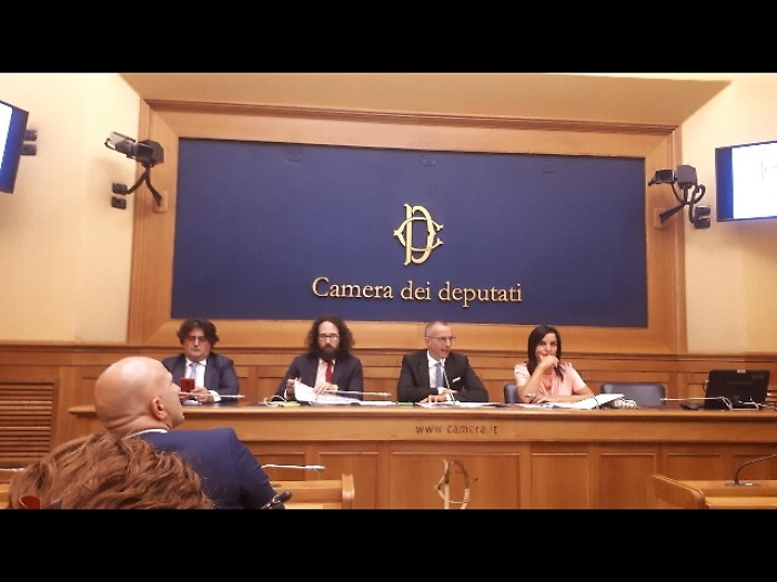 Sindaci Ali, meritiamo stipendi pi&ugrave; alti