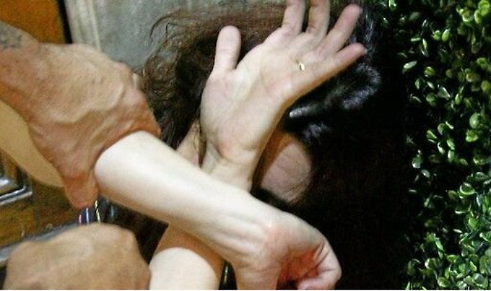 Aci Sant'Antonio; arrestato mentre minacciava di uccidere la compagna