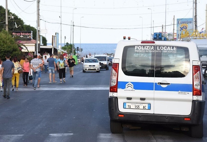 Resta in carcere per lesioni giovane aggressore vigile urbano