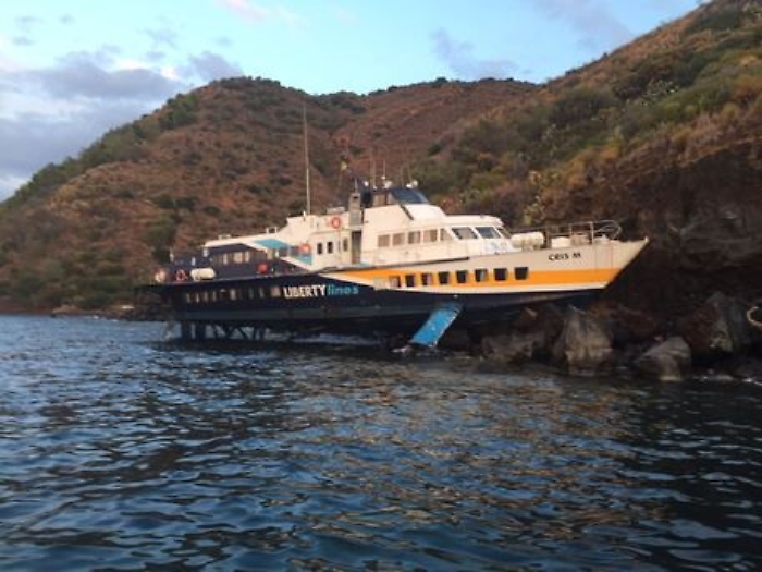 Aliscafo contro scogli a Lipari, avviso di garanzia a comandante