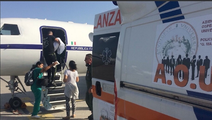 Catania, Falcon dell'Aeronautica soccorre un bimbo di 5 anni e lo trasporta a Firenze