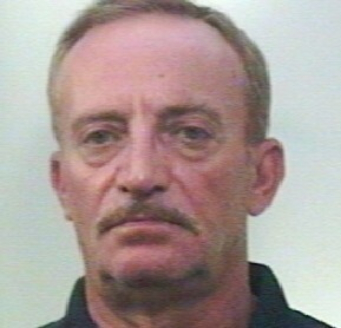 Rub&ograve; portafoglio ad anziano a Biancavilla: identificato