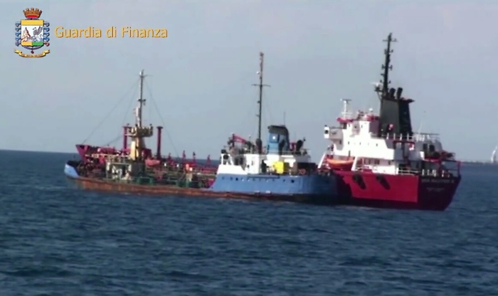 Gasolio rubato in Libia venduto in Europa attraverso la Sicilia: 6 arresti