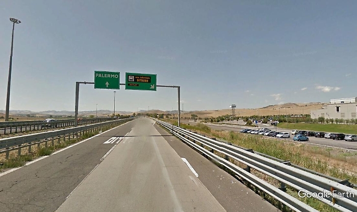 Autocisterna perde seimila litri, chiusa la A19