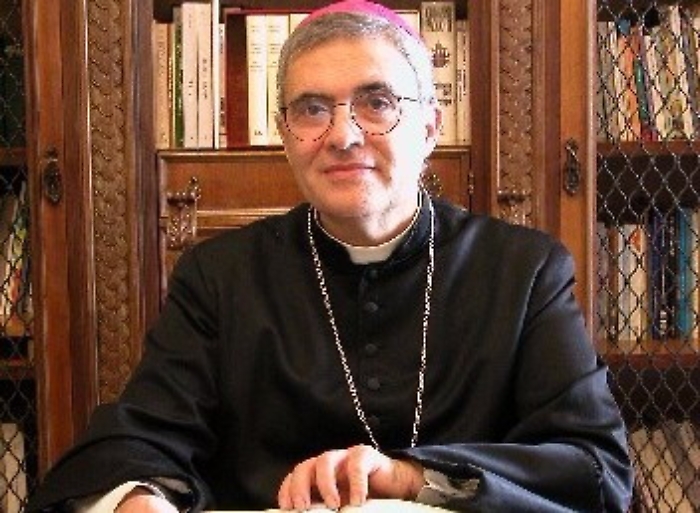 S'&egrave; fatto l'attico coi soldi dei bimbi malati, nuova bufera sull'ex vescovo di Trapani