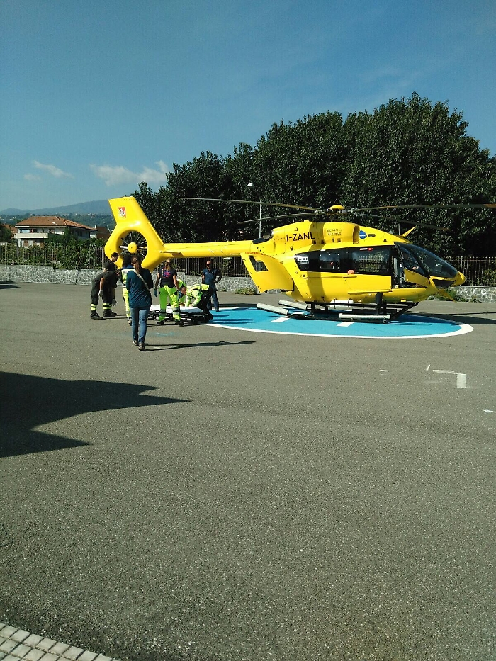 Mascali, anziano cade da scala mentre raccoglie olive: &egrave; in gravi condizioni