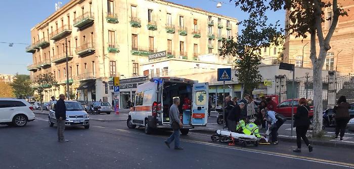 Catania, attraversa strisce pedonali: investita e sbalzata per metri in Corso Italia