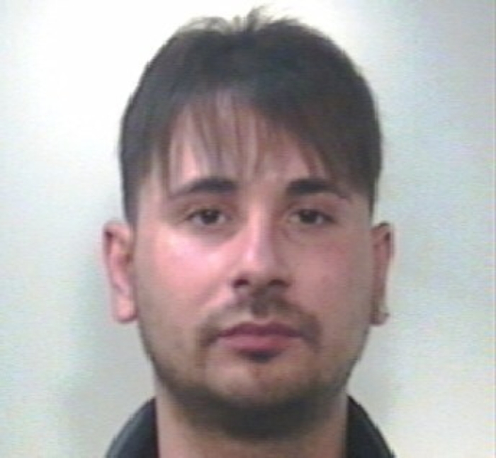 Troppi "clienti" in casa di via Balatelle: pusher arrestato in flagranza