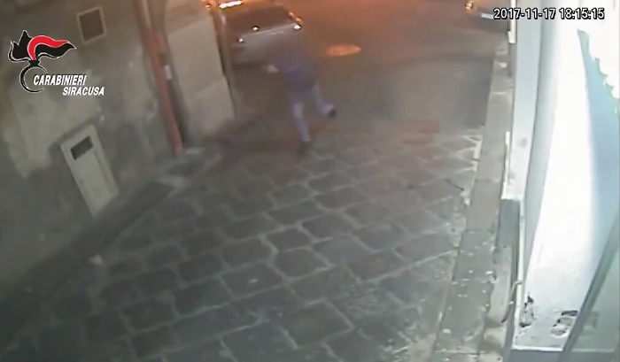 Lentini, sparatoria in piazza per il controllo del mercato della droga