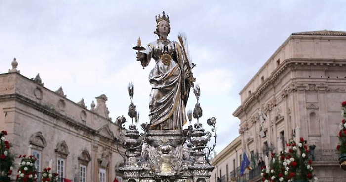 Siracusa celebra la "sua" Santa Lucia ma senza processione e con la messa in streaming 