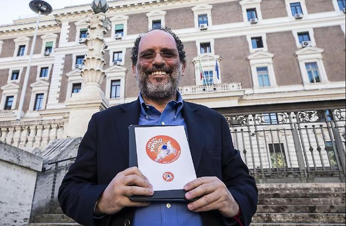 Elezioni politiche, Ingroia presenta simbolo Lista del Popolo per la Costituzione