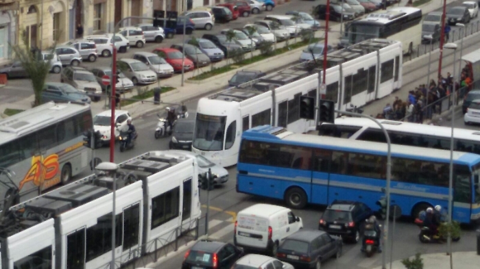 Palermo, traffico in tilt tra Corso dei Mille e Piazzetta Cairoli: semafori non funzionano