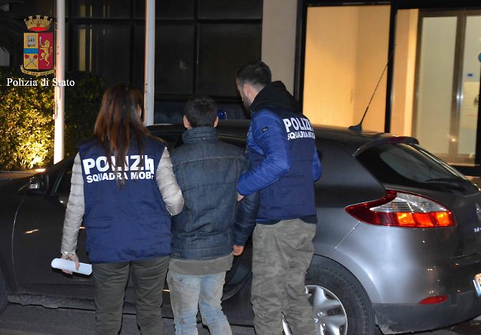 Ragazzina tedesca fugge in Sicilia con il fidanzato tunisino: ritrovati dalla Polizia a Vittoria