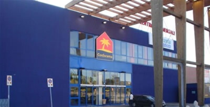 Riposto, posti di lavoro a rischio nel centro commerciale: lo sciopero dei dipendenti