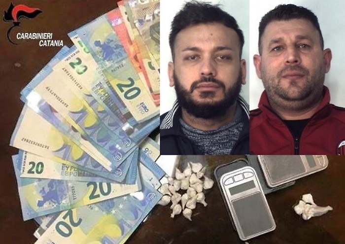 Nascondevano droga in un muretto e facevano spola per venderla