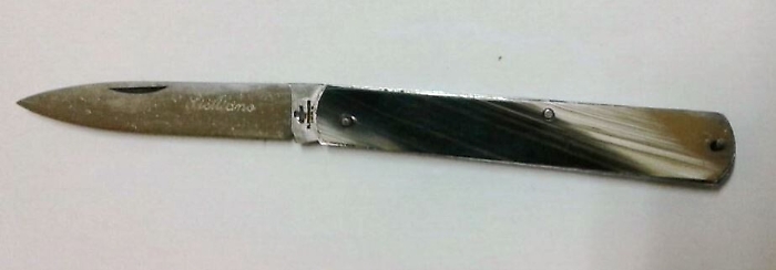 Pedara, il figlio gli chiede i soldi per la droga e lui lo accoltella